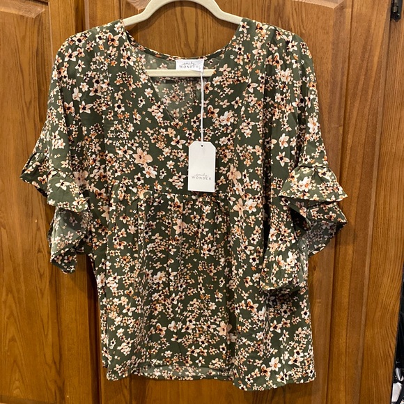 emily wonder Tops - NWT Emily Wonder top size small